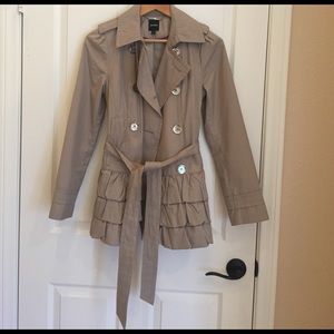 🎉SALE! EXPRESS KHAKI RUFFLED BELTED TRENCH COAT